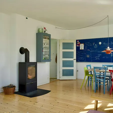 בית נופש Former Railway Worker's House By Kragenaes Harbour