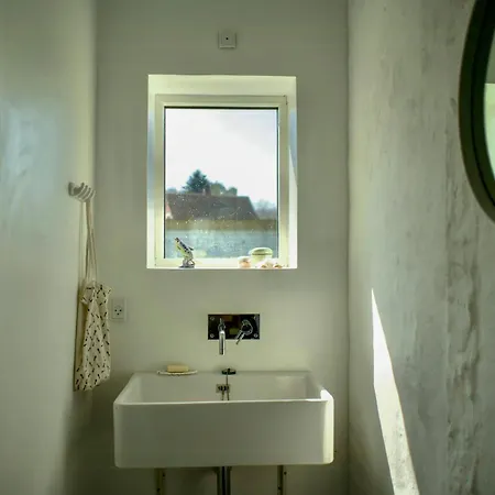 Former Railway Worker's House By Kragenaes Harbour * Torrig