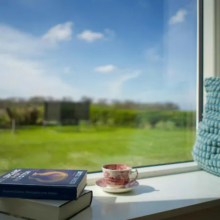 בית נופש Former Railway Worker's House By Kragenaes Harbour טוריג