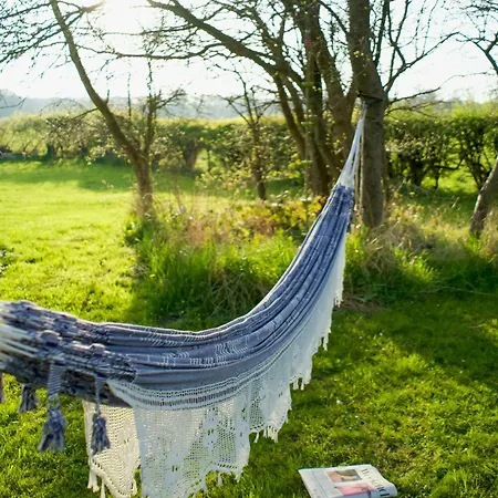 בית נופש Former Railway Worker's House By Kragenaes Harbour *