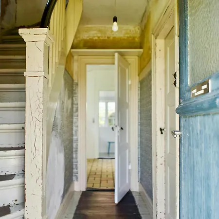 בית נופש Former Railway Worker's House By Kragenaes Harbour *